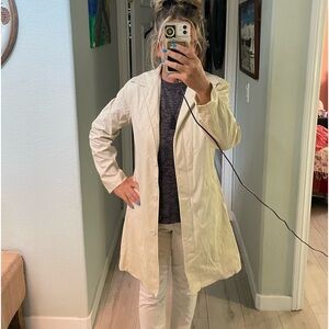 Vintage Women’s cream raincoat